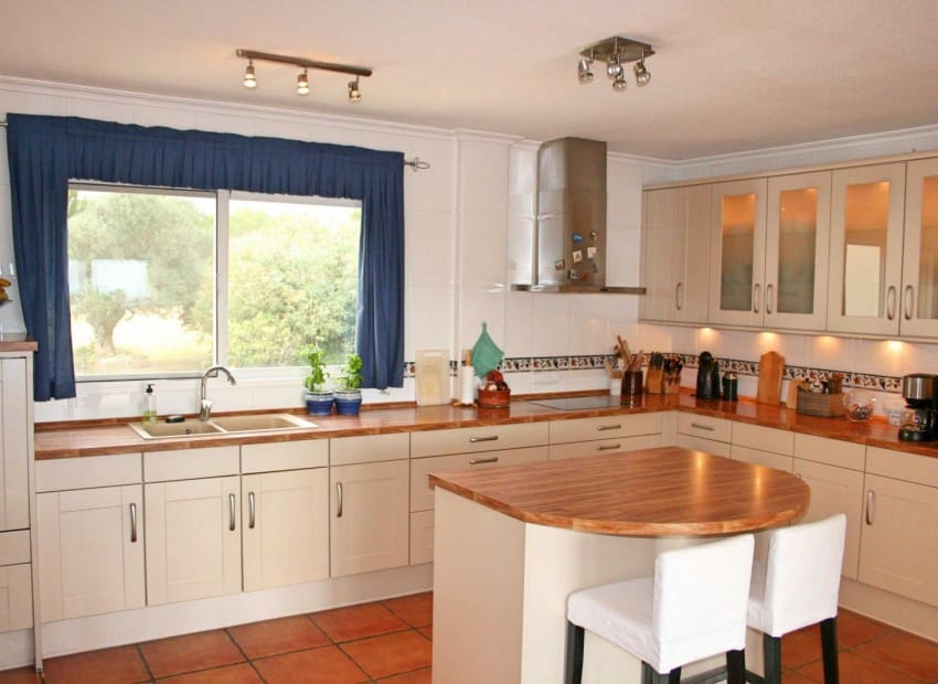 5 sypialnia Willa na sprzedaż w Alfaz del Pi / L'Alfas del Pi z basenem garażem - 2 450 000 € (Ref: 8887484)