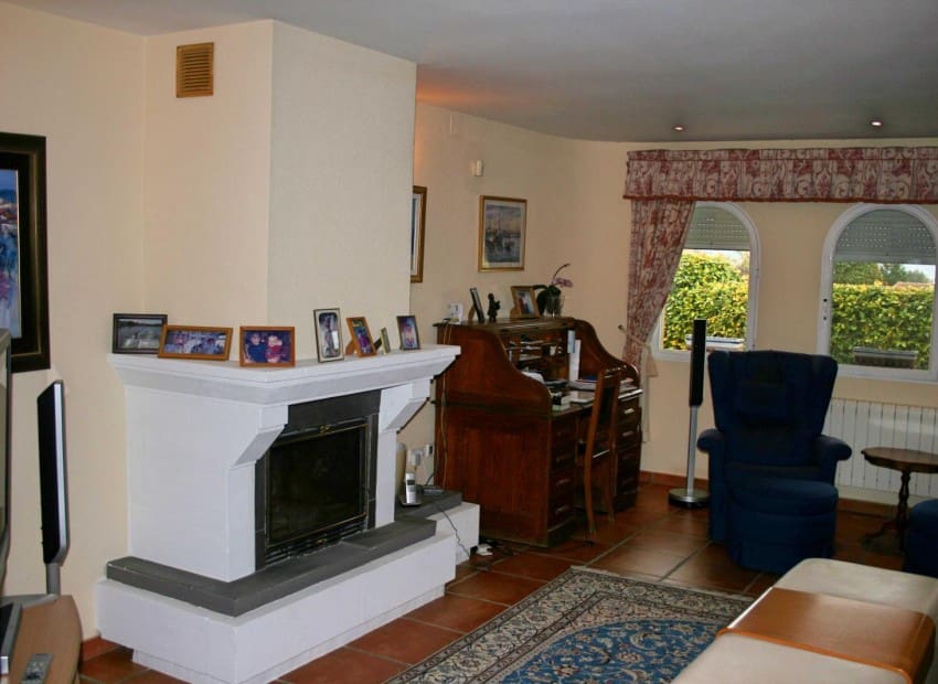 5 sypialnia Willa na sprzedaż w Alfaz del Pi / L'Alfas del Pi z basenem garażem - 2 450 000 € (Ref: 8887484)