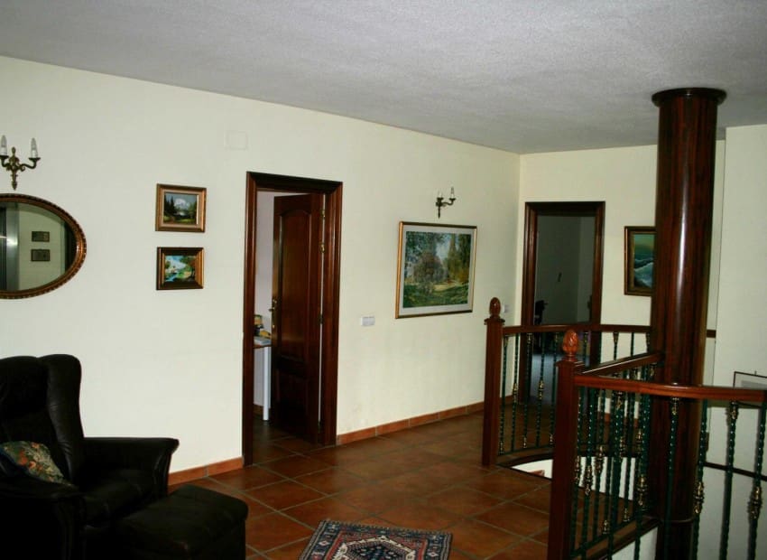 5 sypialnia Willa na sprzedaż w Alfaz del Pi / L'Alfas del Pi z basenem garażem - 2 450 000 € (Ref: 8887484)