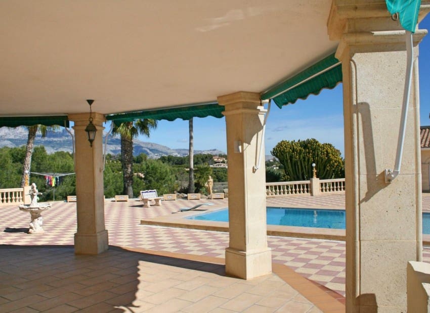 5 sypialnia Willa na sprzedaż w Alfaz del Pi / L'Alfas del Pi z basenem garażem - 2 450 000 € (Ref: 8887484)