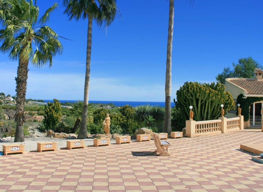 5 sypialnia Willa na sprzedaż w Alfaz del Pi / L'Alfas del Pi z basenem garażem - 2 450 000 € (Ref: 8887484)