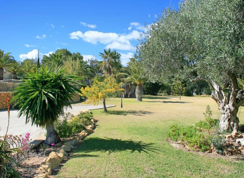 5 sypialnia Willa na sprzedaż w Alfaz del Pi / L'Alfas del Pi z basenem garażem - 2 450 000 € (Ref: 8887484)