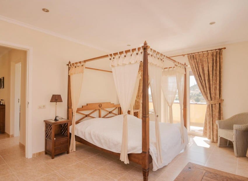 4 bedroom Villa for sale in Callosa d'En Sarria with pool - € 850,000 (Ref: 8887490)