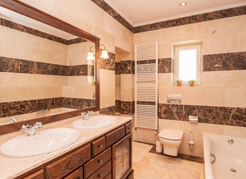 4 bedroom Villa for sale in Callosa d'En Sarria with pool - € 850,000 (Ref: 8887490)