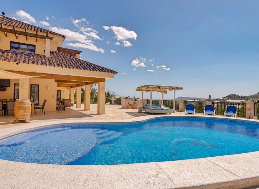 4 bedroom Villa for sale in Callosa d'En Sarria with pool - € 850,000 (Ref: 8887490)