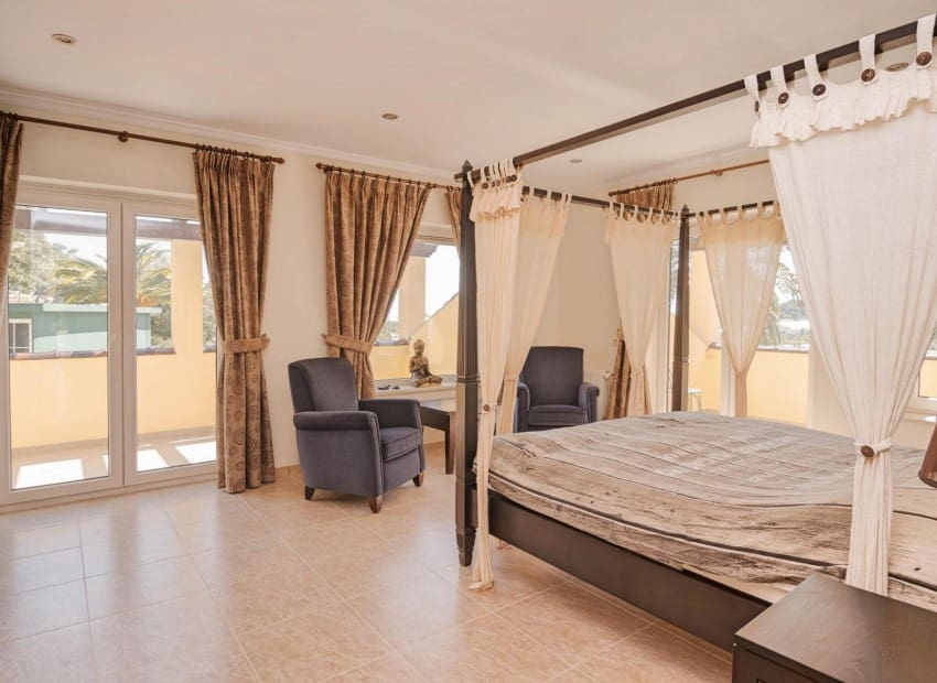 4 bedroom Villa for sale in Callosa d'En Sarria with pool - € 850,000 (Ref: 8887490)