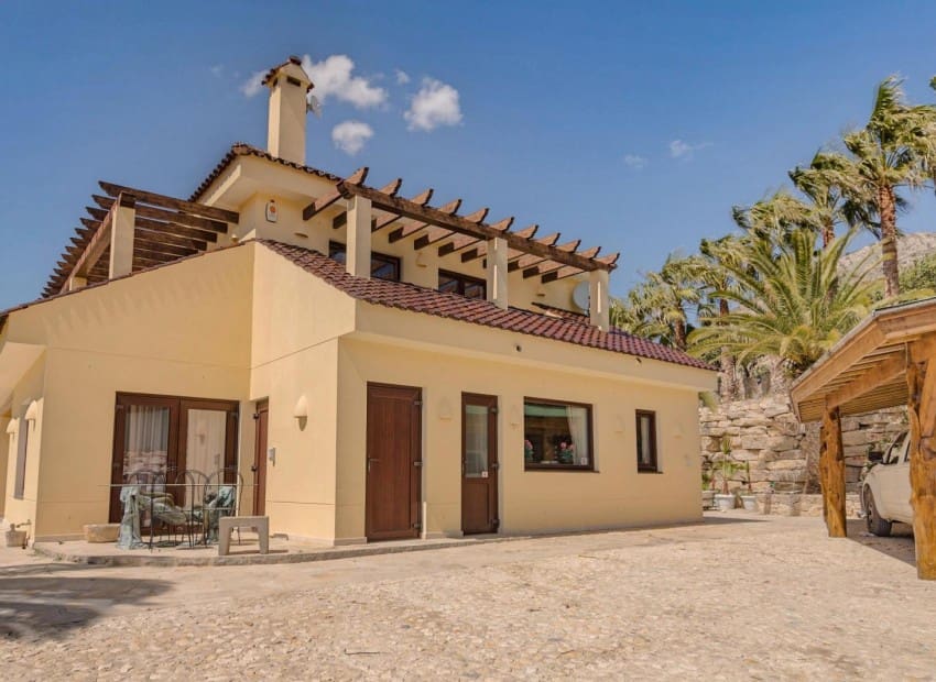 4 bedroom Villa for sale in Callosa d'En Sarria with pool - € 850,000 (Ref: 8887490)