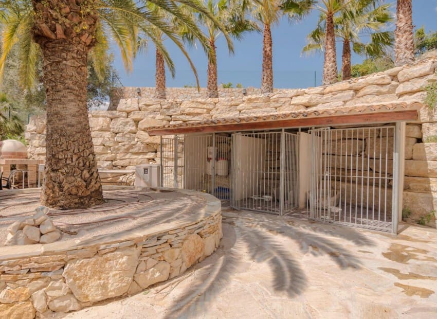 4 bedroom Villa for sale in Callosa d'En Sarria with pool - € 850,000 (Ref: 8887490)