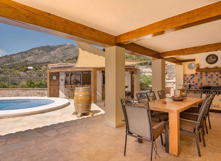 4 bedroom Villa for sale in Callosa d'En Sarria with pool - € 850,000 (Ref: 8887490)