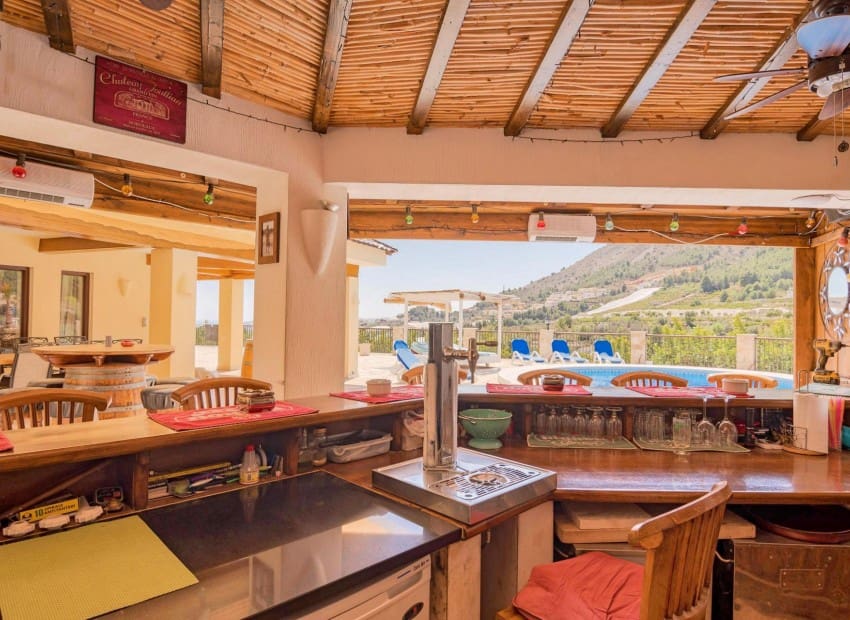 4 bedroom Villa for sale in Callosa d'En Sarria with pool - € 850,000 (Ref: 8887490)