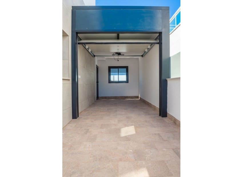 3 soveværelse Villa til salg i Los Alcazares med swimmingpool garage - € 395.000 (Ref: 8901341)