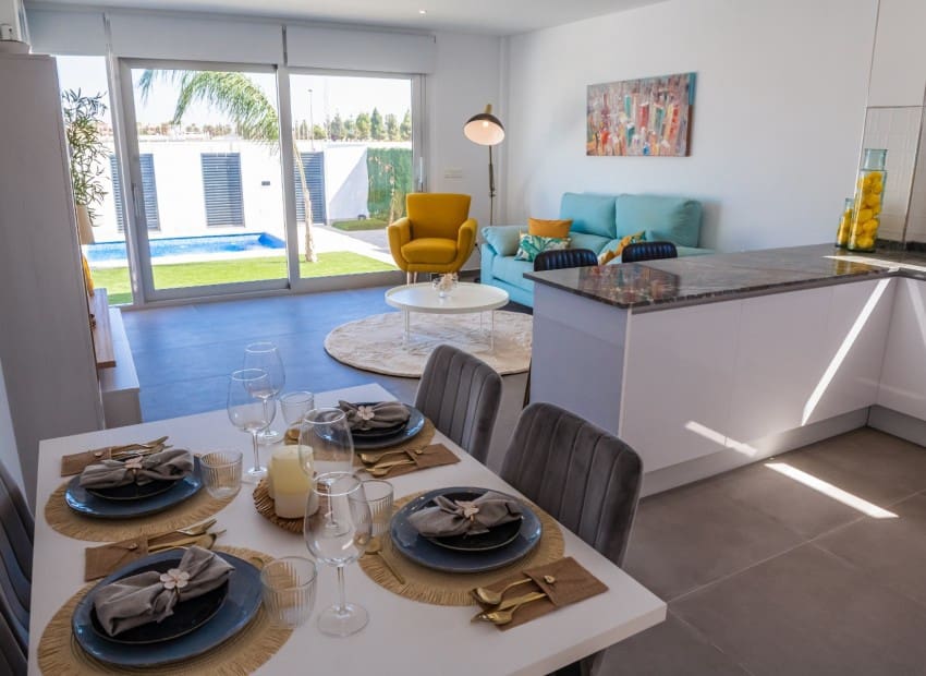 3 soveværelse Villa til salg i Los Alcazares med swimmingpool garage - € 395.000 (Ref: 8901341)