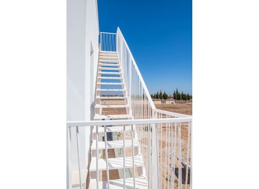 3 soveværelse Villa til salg i Los Alcazares med swimmingpool garage - € 395.000 (Ref: 8901341)