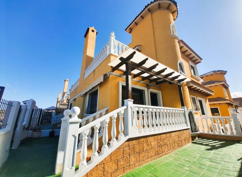 Chalet de 3 habitaciones en Ciudad Quesada en venta con piscina - 250.000 € (Ref: 8913619)