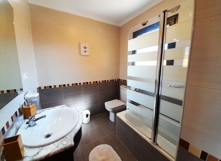 Chalet de 3 habitaciones en Ciudad Quesada en venta con piscina - 250.000 € (Ref: 8913619)