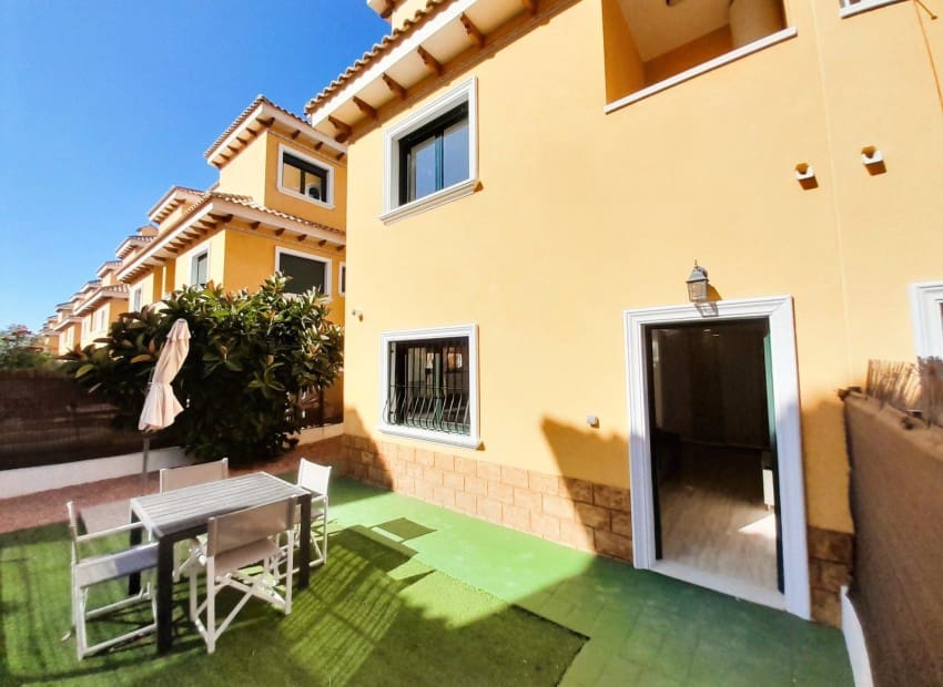 Chalet de 3 habitaciones en Ciudad Quesada en venta con piscina - 250.000 € (Ref: 8913619)