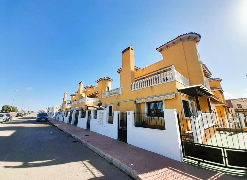 Chalet de 3 habitaciones en Ciudad Quesada en venta con piscina - 250.000 € (Ref: 8913619)