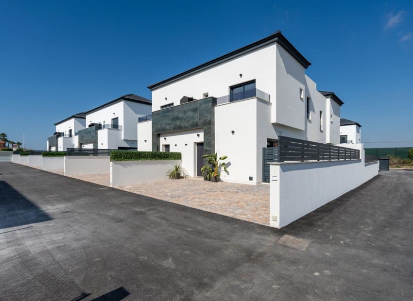 3 soveværelse Byhus til salg i Gran Alacant med swimmingpool - € 312.000 (Ref: 9043742)