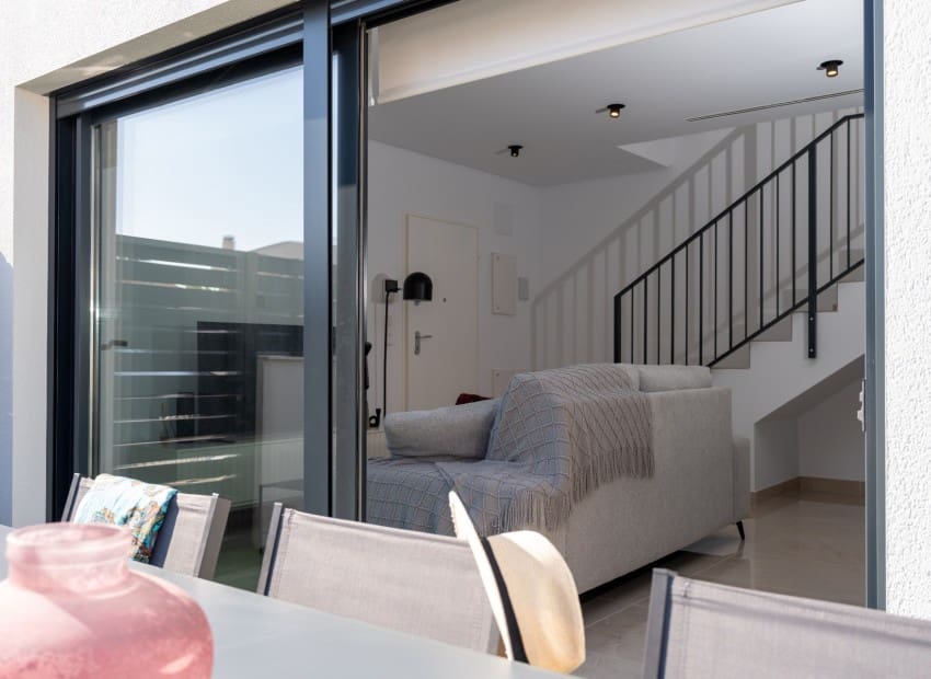 3 soveværelse Byhus til salg i Gran Alacant med swimmingpool - € 312.000 (Ref: 9043742)