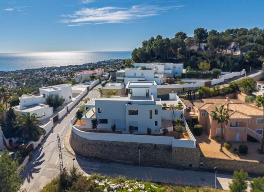 3 bedroom Villa for sale in Moraira with pool - € 2,250,000 (Ref: 9049216)