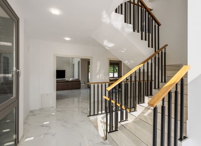 4 sypialnia Willa na sprzedaż w Coloma  , La Nucia z basenem garażem - 1 495 000 € (Ref: 9050046)