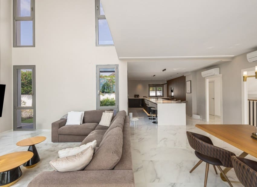 4 sypialnia Willa na sprzedaż w La Nucia z basenem garażem - 1 495 000 € (Ref: 9050046)