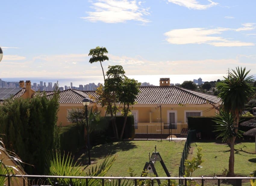 4 soveværelse Villa til salg i La Nucia med swimmingpool - € 366.000 (Ref: 9066563)