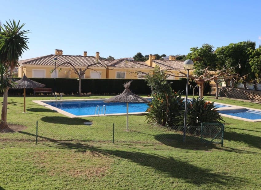 4 soveværelse Villa til salg i La Nucia med swimmingpool - € 366.000 (Ref: 9066563)