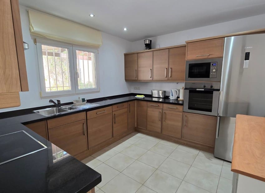 3 slaapkamer Halfvrijstaande villa voor vakantieverhuur in Altea la Vella met zwembad - € 3.000 (Ref: 9074297)