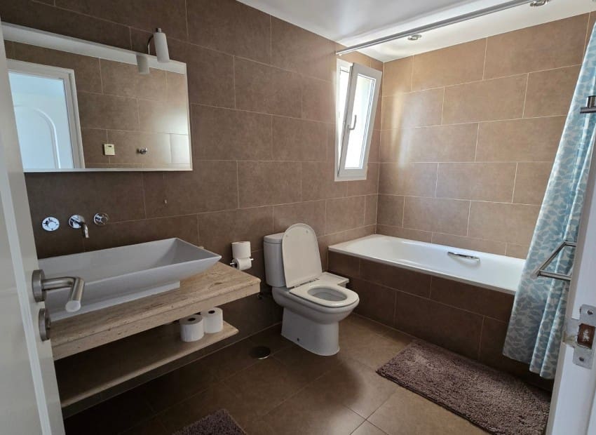 3 slaapkamer Halfvrijstaande villa voor vakantieverhuur in Altea la Vella met zwembad - € 3.000 (Ref: 9074297)