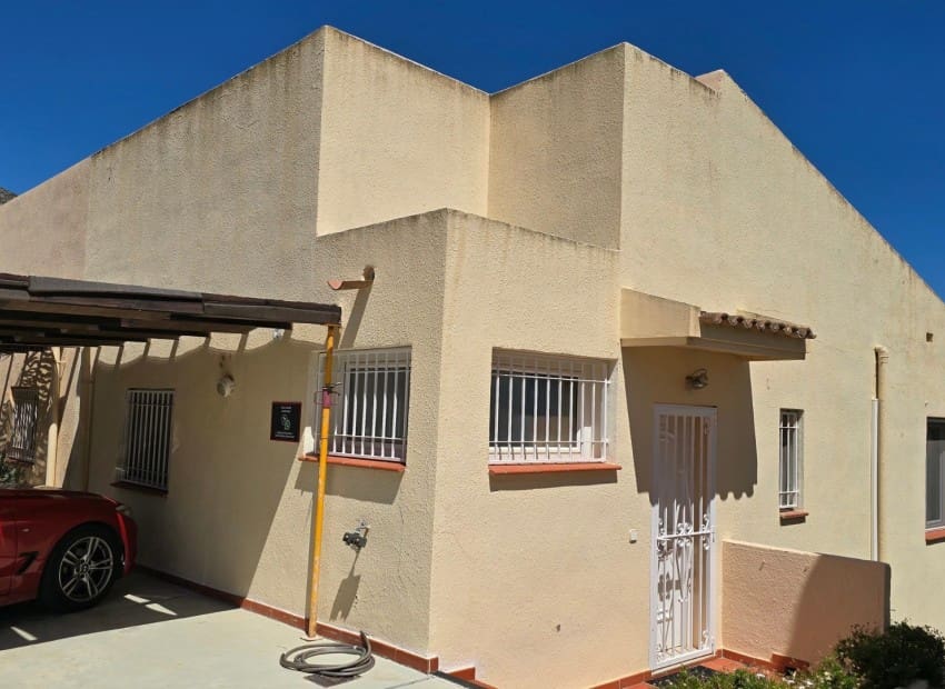 3 slaapkamer Halfvrijstaande villa voor vakantieverhuur in Altea la Vella met zwembad - € 3.000 (Ref: 9074297)