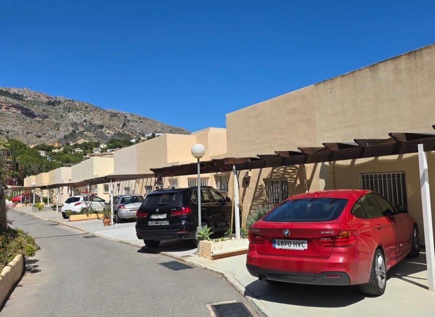 3 slaapkamer Halfvrijstaande villa voor vakantieverhuur in Altea la Vella met zwembad - € 3.000 (Ref: 9074297)