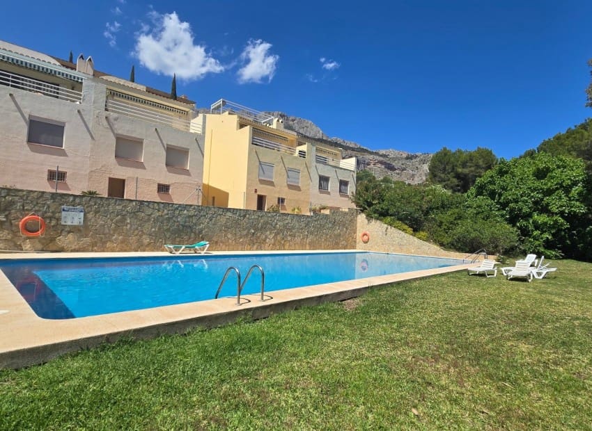 3 slaapkamer Halfvrijstaande villa voor vakantieverhuur in Altea la Vella met zwembad - € 3.000 (Ref: 9074297)