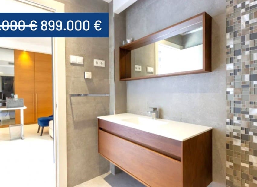 4 bedroom Villa for sale in Campoamor with pool - € 899,000 (Ref: 9074526)