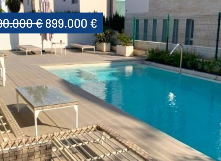 4 bedroom Villa for sale in Campoamor with pool - € 899,000 (Ref: 9074526)