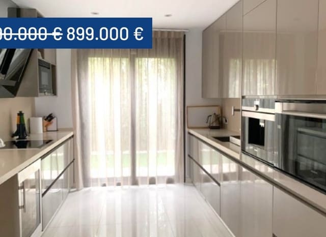 4 Zimmer Villa zu verkaufen in Campoamor, Orihuela mit Pool - 899.000 € (Ref: 9074526)