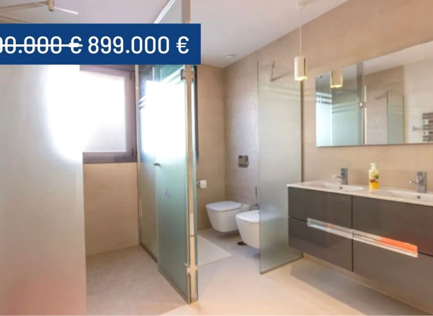 4 bedroom Villa for sale in Campoamor with pool - € 899,000 (Ref: 9074526)