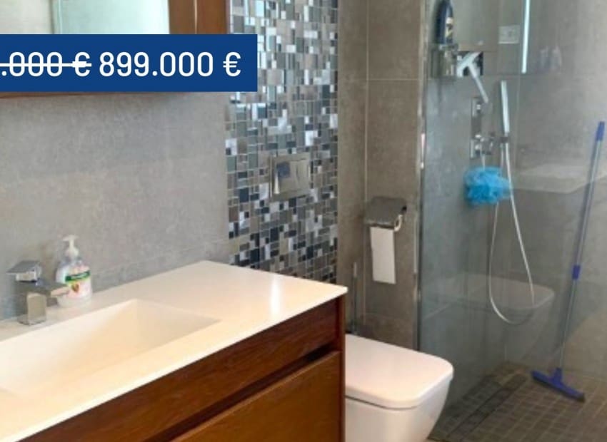 4 bedroom Villa for sale in Campoamor with pool - € 899,000 (Ref: 9074526)