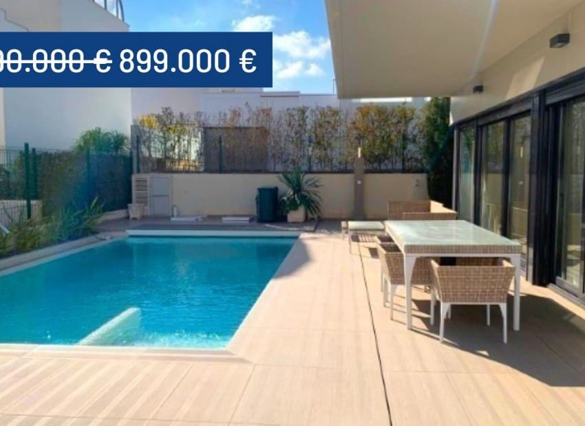 4 bedroom Villa for sale in Campoamor with pool - € 899,000 (Ref: 9074526)