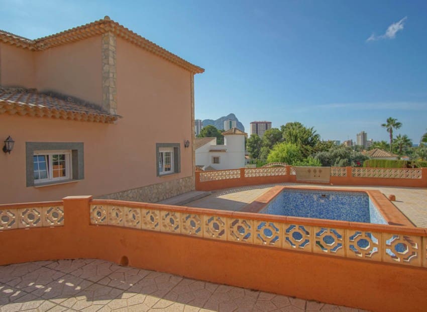 5 bedroom Villa for sale in Calpe / Calp with pool - € 725,000 (Ref: 9081963)