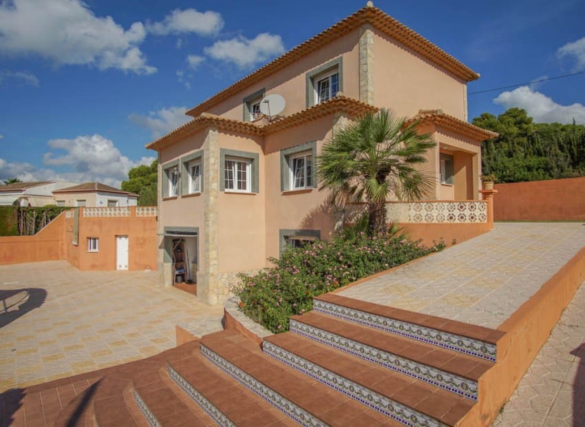5 bedroom Villa for sale in Calpe / Calp with pool - € 725,000 (Ref: 9081963)