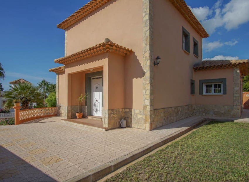 5 bedroom Villa for sale in Calpe / Calp with pool - € 725,000 (Ref: 9081963)