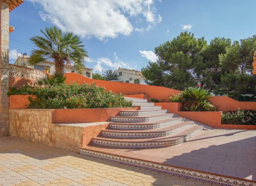 5 bedroom Villa for sale in Calpe / Calp with pool - € 725,000 (Ref: 9081963)