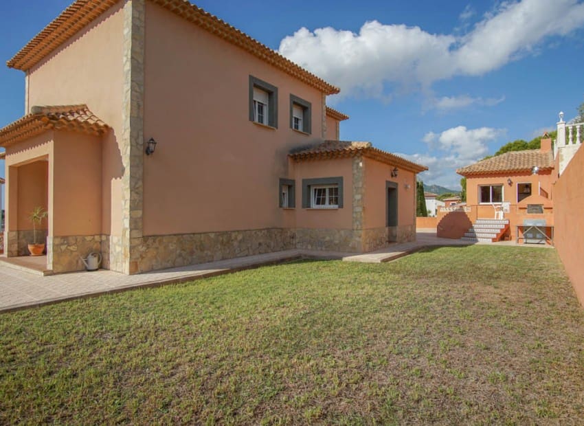 5 bedroom Villa for sale in Calpe / Calp with pool - € 725,000 (Ref: 9081963)