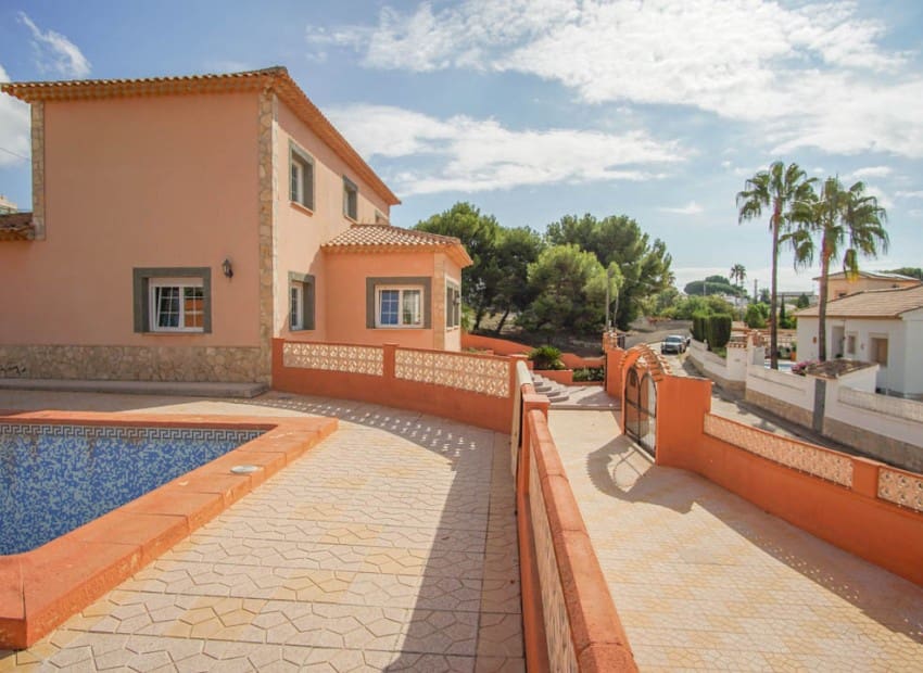 5 bedroom Villa for sale in Calpe / Calp with pool - € 725,000 (Ref: 9081963)