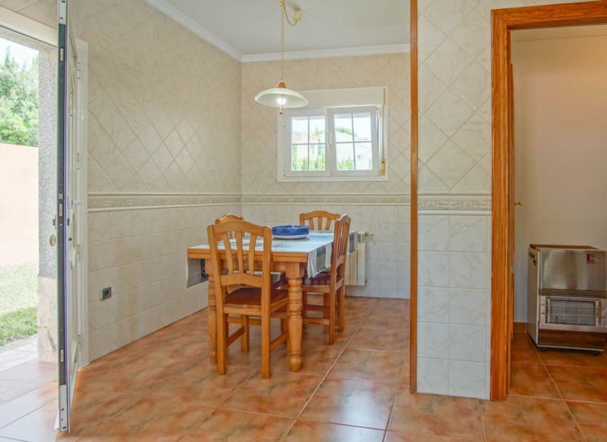 5 bedroom Villa for sale in Calpe / Calp with pool - € 725,000 (Ref: 9081963)