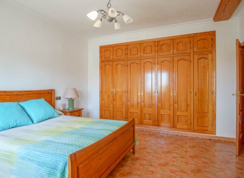 5 bedroom Villa for sale in Calpe / Calp with pool - € 725,000 (Ref: 9081963)