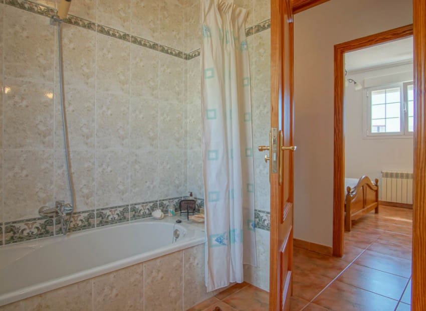 5 bedroom Villa for sale in Calpe / Calp with pool - € 725,000 (Ref: 9081963)