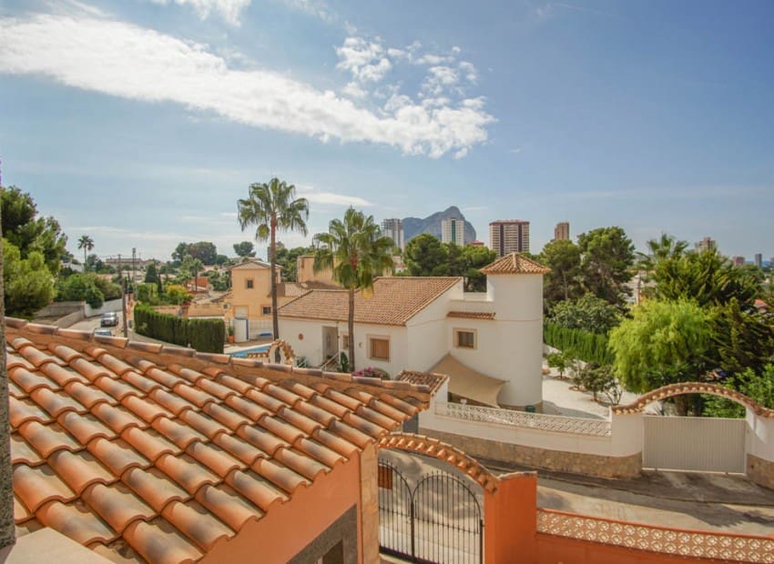 5 bedroom Villa for sale in Calpe / Calp with pool - € 725,000 (Ref: 9081963)