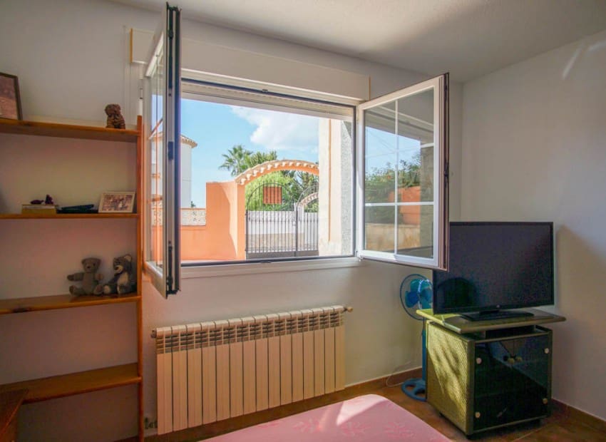 5 bedroom Villa for sale in Calpe / Calp with pool - € 725,000 (Ref: 9081963)